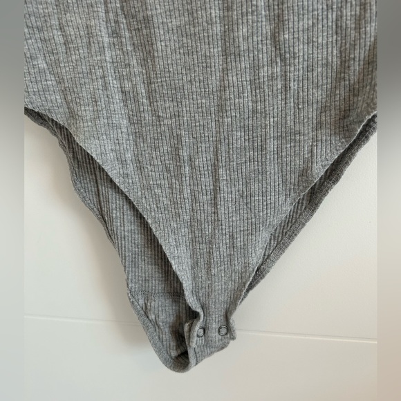 A&F Off the shoulder bodysuit - Picture 3 of 3